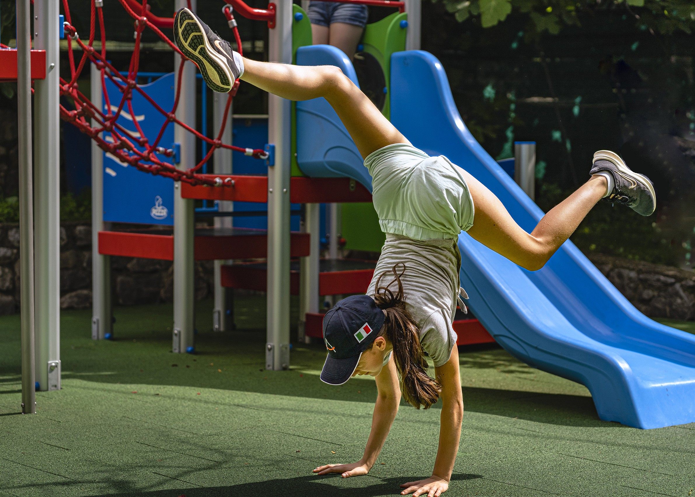 Verticale su pavimentazione antitrauma