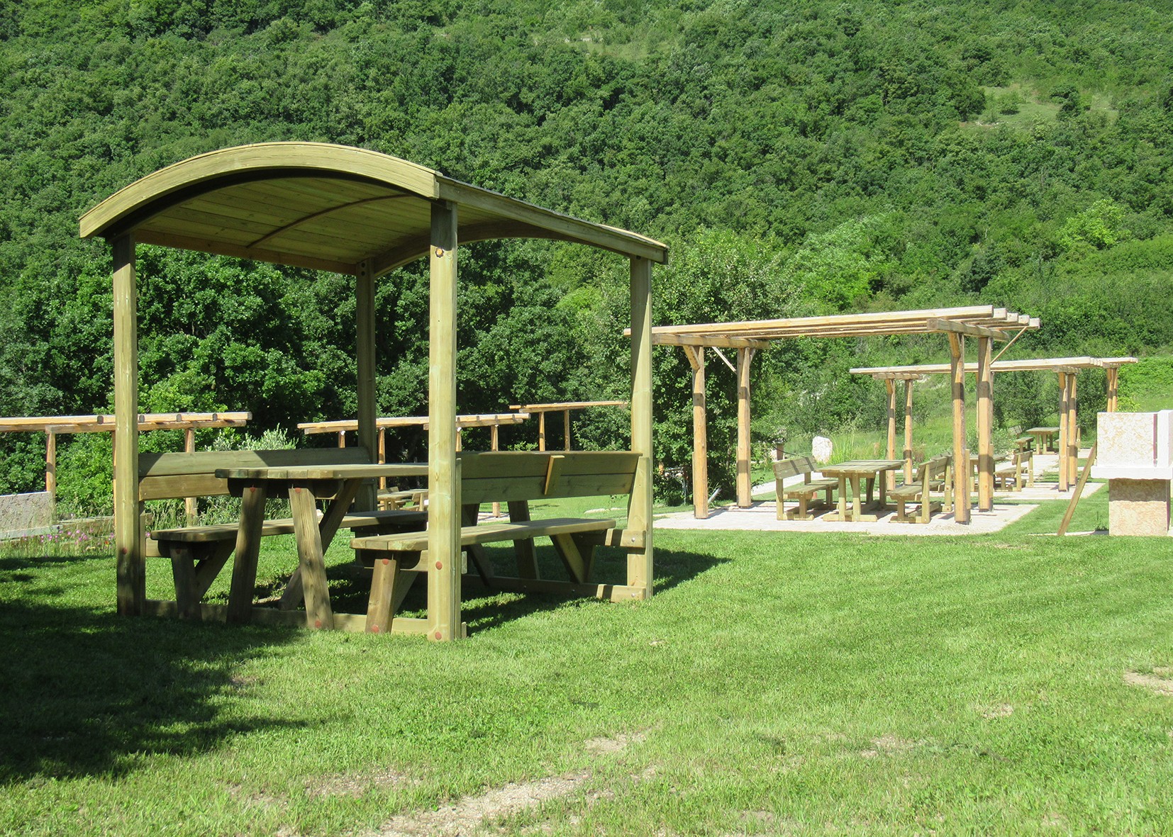 tavoli e gazebo in legno